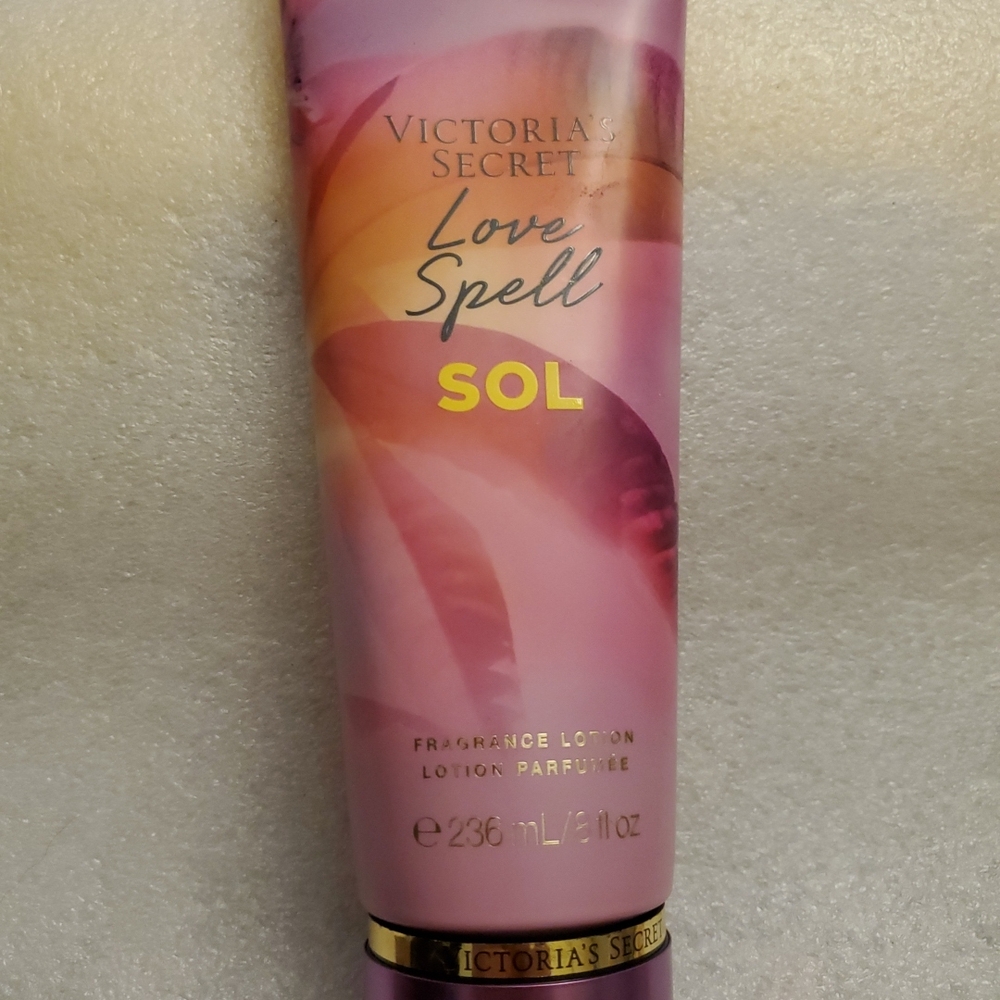 Victoria's Secret Love Spell Sol Lotion in Purple and Gold